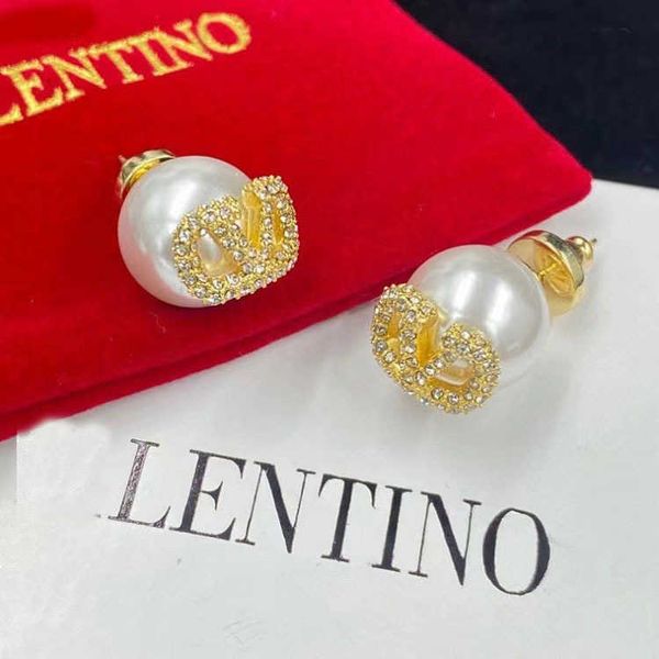 designer valentino earrings luxury pearl v letter rhinestone brass earstuds silver needle fashion versatile earrings premium earrings access, Golden;silver
designer valentino earrings luxury pearl v letter rhinestone brass earstuds silver needle fashion versatile earrings premium earrings access, Golden;silver
