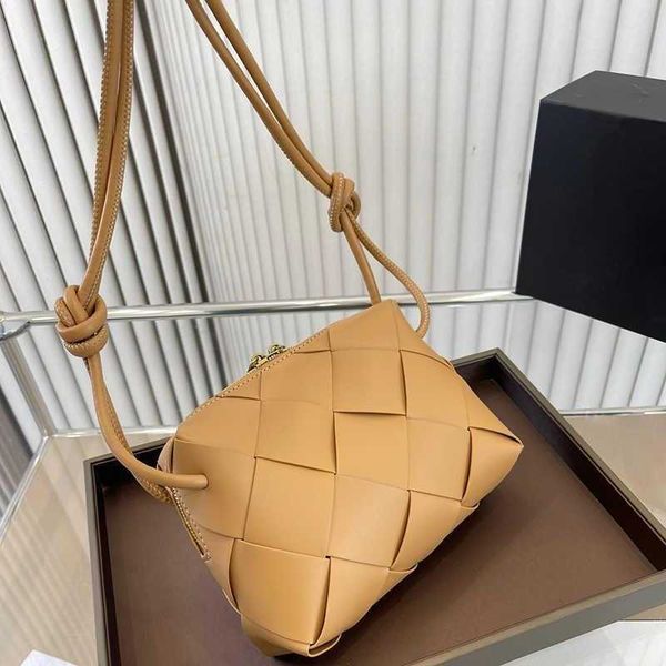 trendy knitted small square bag b letter v shoulder bags women v woven camera bag leather crossbody designer bag female braided purses
trendy knitted small square bag b letter v shoulder bags women v woven camera bag leather crossbody designer bag female braided purses