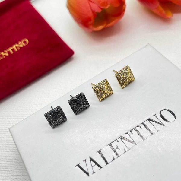 designer earrings valentino luxury full diamond and silver needle new fashion shiny light popular square earrings accessories jewelry, Golden;silver
designer earrings valentino luxury full diamond and silver needle new fashion shiny light popular square earrings accessories jewelry, Golden;silver