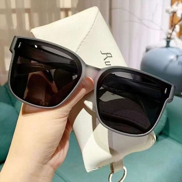 trendy set of sunglasses collection men and women can wear short sighted glasses one mirror two use, White;black
trendy set of sunglasses collection men and women can wear short sighted glasses one mirror two use, White;black