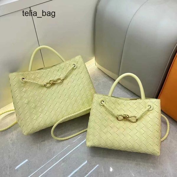 buckle tote girl luxury small bag bags classic venetaas woven bottegaas design leather spring metal rope one shoulder handheld high capacity
buckle tote girl luxury small bag bags classic venetaas woven bottegaas design leather spring metal rope one shoulder handheld high capacity