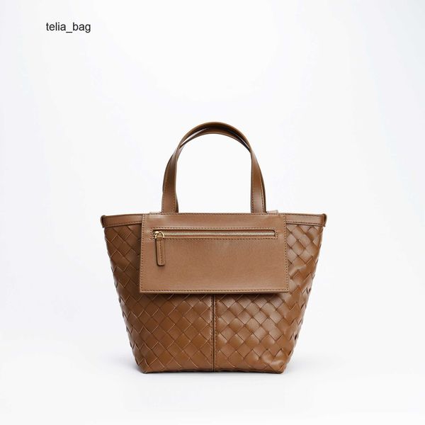 men's 2023 flipflap same luxury women's bottegaas bag vegetable classic tote girl style bags basket venetaas cowhide large capacit
men's 2023 flipflap same luxury women's bottegaas bag vegetable classic tote girl style bags basket venetaas cowhide large capacit