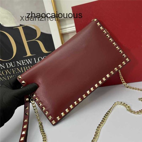 new handbags designer luxurys classic ladies riveted bags beach bag women cowhide crossbody valantioes metal luxurys large capacity leather
new handbags designer luxurys classic ladies riveted bags beach bag women cowhide crossbody valantioes metal luxurys large capacity leather