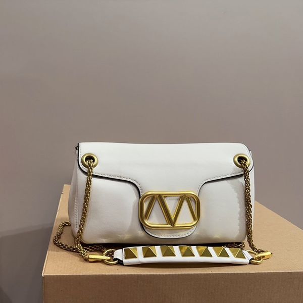 2023 high-quality luxury designer genuine leather women's handbag purse v lock flap bag adjustable belt shoulder bags twist one handle
2023 high-quality luxury designer genuine leather women's handbag purse v lock flap bag adjustable belt shoulder bags twist one handle