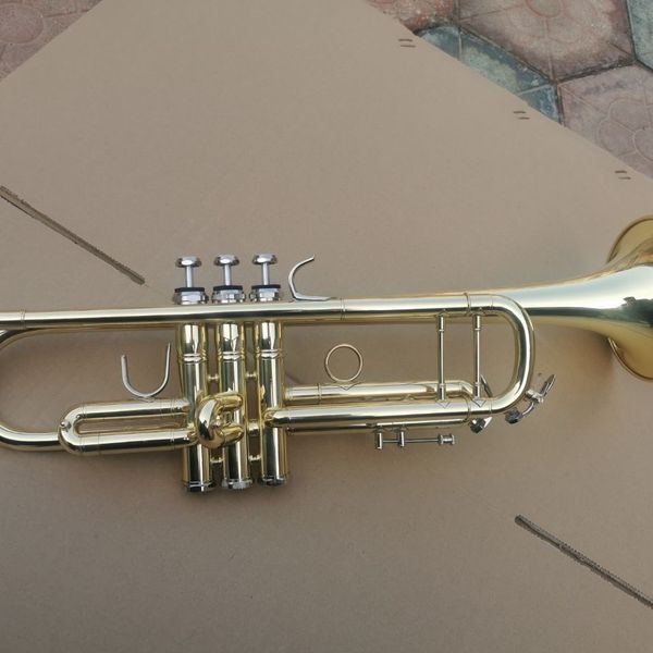 american brand high-quality b-flat trumpet brass gold-plated professional trumpet instrument three-tone horn with 7c mouth
american brand high-quality b-flat trumpet brass gold-plated professional trumpet instrument three-tone horn with 7c mouth