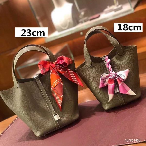 luxury designer cowhide handbag handmade leather lychee design shopping bag simple large capacity shoulder bag with silk scarf h1003
luxury designer cowhide handbag handmade leather lychee design shopping bag simple large capacity shoulder bag with silk scarf h1003
