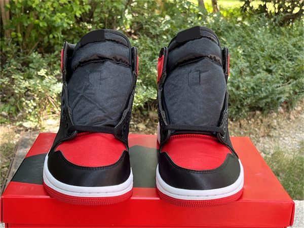 authentic 1 high og wmns satin bred athletic shoes women university red black white fd4810-061 outdoor sneakers with box, White;red
authentic 1 high og wmns satin bred athletic shoes women university red black white fd4810-061 outdoor sneakers with box, White;red