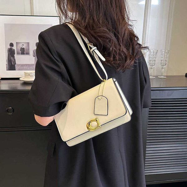 new shoulder letter button flap bag luxury crossbody designer bags purses handbag lady underarm small square messenger bags 230825
new shoulder letter button flap bag luxury crossbody designer bags purses handbag lady underarm small square messenger bags 230825