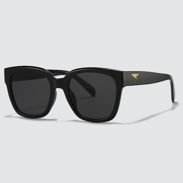 luxury sunglasses for women designer sunglasses for men traveling fashion adumbral beach sunglasses goggle 6 colors, White;black
luxury sunglasses for women designer sunglasses for men traveling fashion adumbral beach sunglasses goggle 6 colors, White;black