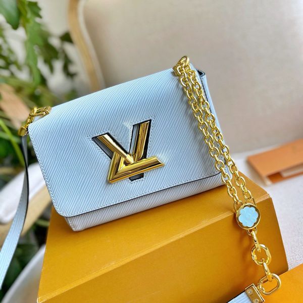 designer shoulder bag popular fried dough twists leather small square designer bag metal long chain v-shaped button simple, fashionable and
designer shoulder bag popular fried dough twists leather small square designer bag metal long chain v-shaped button simple, fashionable and