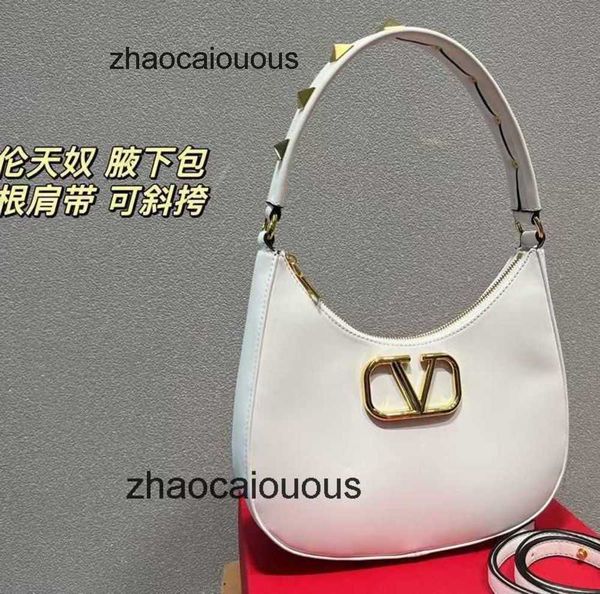 new women luxury black handbags classic leather handbag designer women's bags valantioes rivet decoration zipper shoulder bag underarm
new women luxury black handbags classic leather handbag designer women's bags valantioes rivet decoration zipper shoulder bag underarm