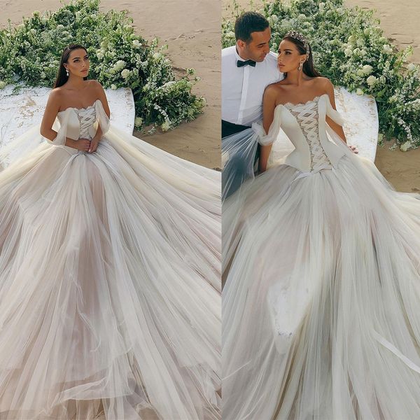 a line wedding dresses illusion strapless corset bodice vestido de noiva sleeveless tiered tulle bridal gowns, White
a line wedding dresses illusion strapless corset bodice vestido de noiva sleeveless tiered tulle bridal gowns, White
