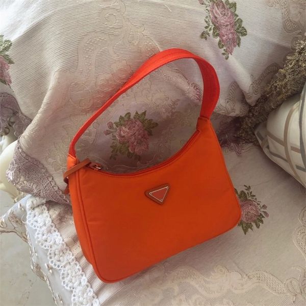 luxurys handbag nylon womens mens hobo bag pink white blue enamel triangle with letters bolso with leather strap designer shoulder bag famou
luxurys handbag nylon womens mens hobo bag pink white blue enamel triangle with letters bolso with leather strap designer shoulder bag famou