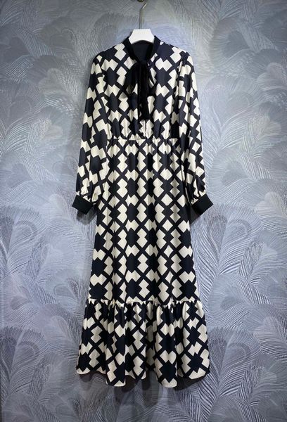 italian designer, new autumn 2023 tie waist elastic long dress, Black;gray
italian designer, new autumn 2023 tie waist elastic long dress, Black;gray