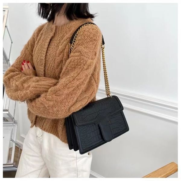 Designer New Underarm Small Handbag High Fashion Women's Shoulder Bag Chain Shoulder Crossbody Bag Women's Underarm Bag, Red
Designer New Underarm Small Handbag High Fashion Women's Shoulder Bag Chain Shoulder Crossbody Bag Women's Underarm Bag, Red
