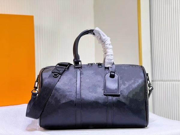 35cm designer bag the tote bag duffle bag chain travel bags outdoor genuine leather print stripes letter soft single large capacity designer
35cm designer bag the tote bag duffle bag chain travel bags outdoor genuine leather print stripes letter soft single large capacity designer