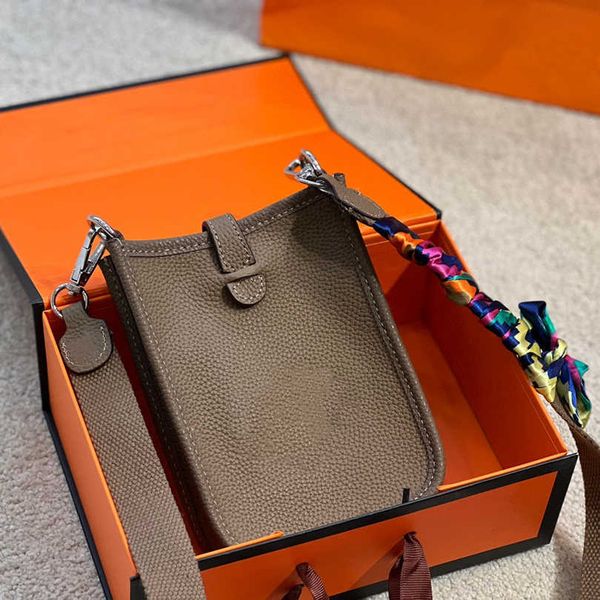 classic genuine leather mini shoulder bag buckle clutch fashion casual women's wallets detachable shoulder strap with box h1012
classic genuine leather mini shoulder bag buckle clutch fashion casual women's wallets detachable shoulder strap with box h1012