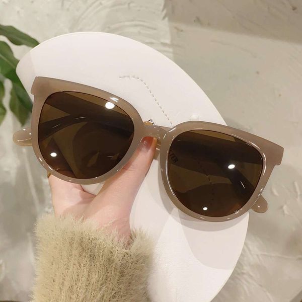 liu yifei xu hongdou white round frame sunglasses female trend square face thin holiday driver, White;black
liu yifei xu hongdou white round frame sunglasses female trend square face thin holiday driver, White;black