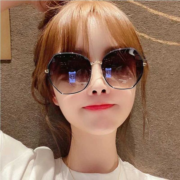 20232023 women's sunglasses ins net red same sunglasses street stiktok kwai korean version polarized sunglasses, White;black
20232023 women's sunglasses ins net red same sunglasses street stiktok kwai korean version polarized sunglasses, White;black
