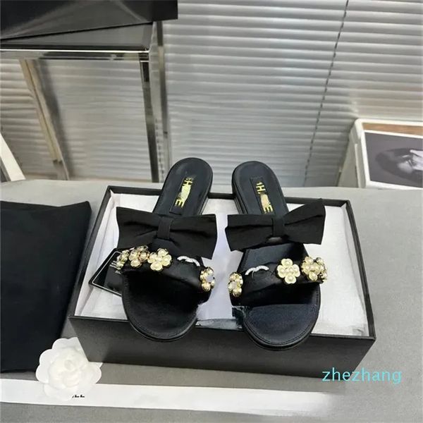 designer 2023-pearl flip-flops women 2023 fashion slippers bow flat metal with fairy holiday flip-flops, Black
designer 2023-pearl flip-flops women 2023 fashion slippers bow flat metal with fairy holiday flip-flops, Black