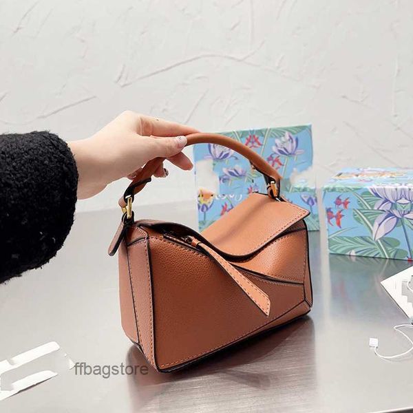 lowe popular one bag designer bags girl spain shoulder women's purse boston leather 2023 puzzle 24cm geometry crossbody handheld creati
lowe popular one bag designer bags girl spain shoulder women's purse boston leather 2023 puzzle 24cm geometry crossbody handheld creati