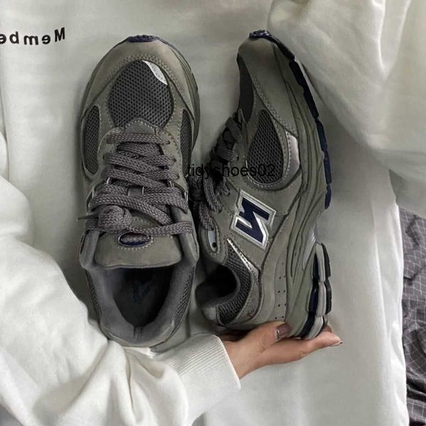 2002r yuanzu grey new balances shoes dad shoes couple casual versatile running shoes for men and women, Black
2002r yuanzu grey new balances shoes dad shoes couple casual versatile running shoes for men and women, Black