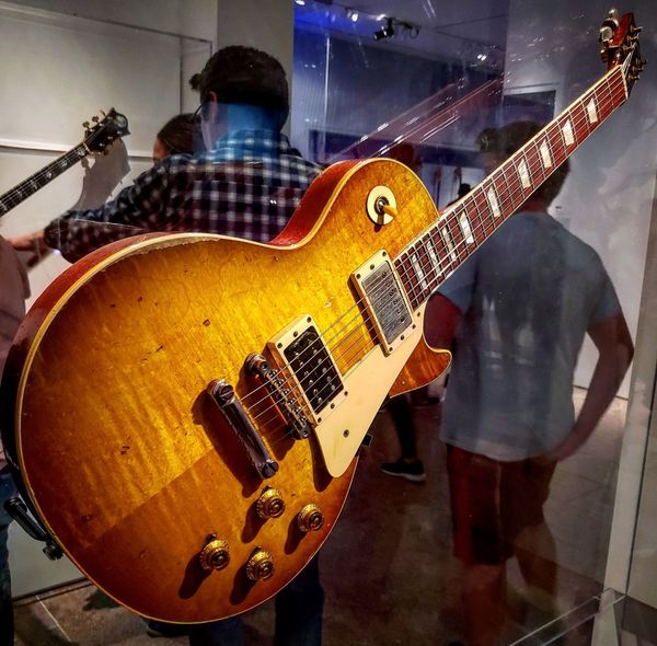 mahogany body and neck electric guitar, cream bound guitar, thin brown explosion model remains, chrome parts, 1
mahogany body and neck electric guitar, cream bound guitar, thin brown explosion model remains, chrome parts, 1