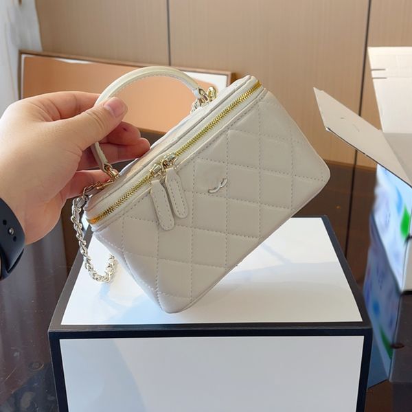 designer womens mini makeup bag leather diamond hardware metal luxury handbag matelasse chain diagonal shoulder bags key sacoche mouth red e
designer womens mini makeup bag leather diamond hardware metal luxury handbag matelasse chain diagonal shoulder bags key sacoche mouth red e