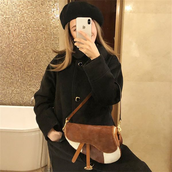 evening bags saddleshaped women's luxury leather bag horse material crossbody fashion saddle 230824
evening bags saddleshaped women's luxury leather bag horse material crossbody fashion saddle 230824