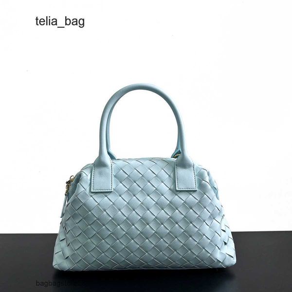 fashion bottegaz handbag designer venetas bags bauletto leather woven women's handbags 2023 luxury lady simple bag pillow handheld one
fashion bottegaz handbag designer venetas bags bauletto leather woven women's handbags 2023 luxury lady simple bag pillow handheld one
