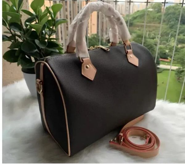 2023 designers evening bags women messenger travel bag classic style bags shoulder lady totes handbags 30cm with key lock m8901
2023 designers evening bags women messenger travel bag classic style bags shoulder lady totes handbags 30cm with key lock m8901