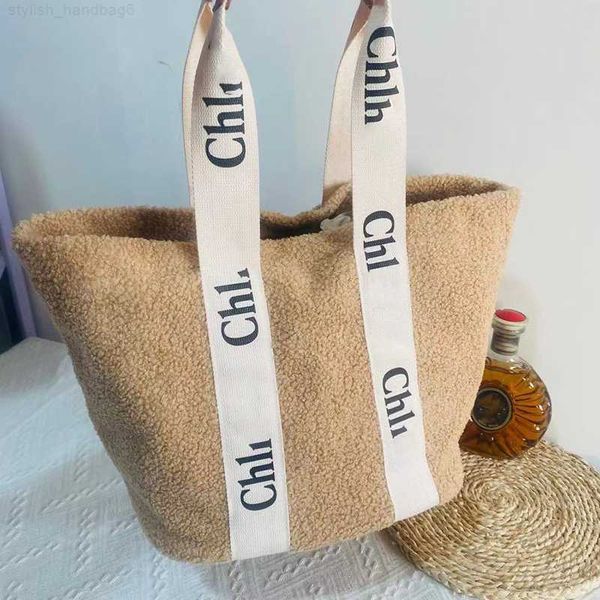 2023 female bag fashion designer bag shoulder bag new trend korean version of large capacity autumn and winter plush crossbody bag tote bag
2023 female bag fashion designer bag shoulder bag new trend korean version of large capacity autumn and winter plush crossbody bag tote bag