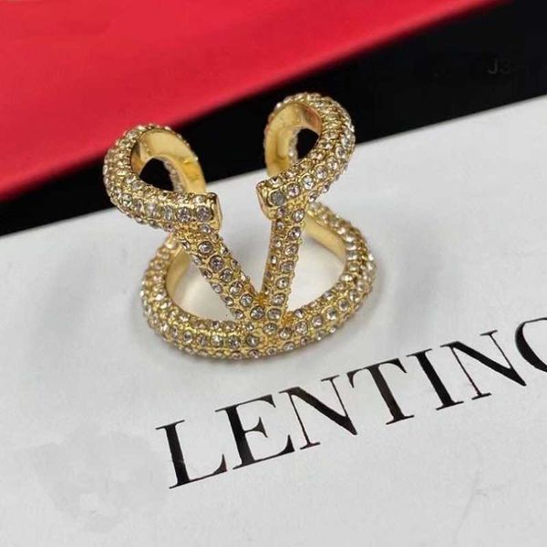designer ring valentino luxury v-letter rhinestone adjustable open for women luxury fashion versatile brass material ring accessories jewelr, Silver
designer ring valentino luxury v-letter rhinestone adjustable open for women luxury fashion versatile brass material ring accessories jewelr, Silver