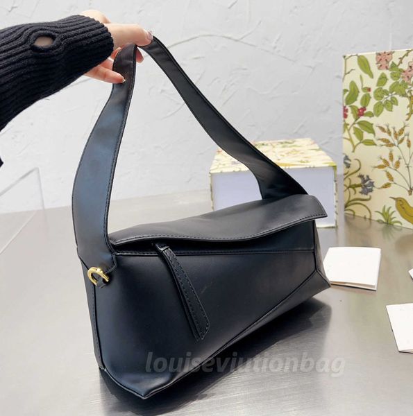hobo armpit bag shoulder purse flap handbag bag for women fashion cow grain genuine leather letter print zipper open lady clutch tote qualit
hobo armpit bag shoulder purse flap handbag bag for women fashion cow grain genuine leather letter print zipper open lady clutch tote qualit
