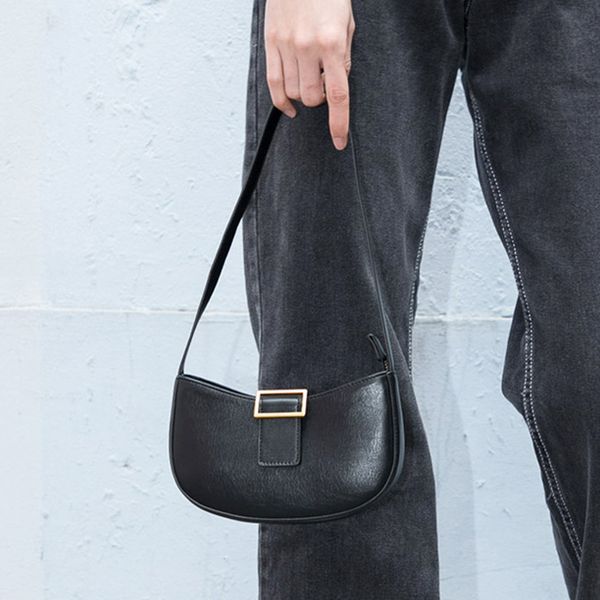 evening bags vintage black metal buckle mini bag women summer simple allmatch underarm packs femme retro classic shoulder handbag chic 23082
evening bags vintage black metal buckle mini bag women summer simple allmatch underarm packs femme retro classic shoulder handbag chic 23082