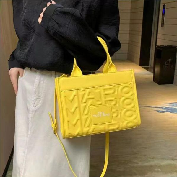 luxury the tote bag designer bag totes practical large capacity plain crossbody bag m size jacquard canvas tote bag high-end pu material sho
luxury the tote bag designer bag totes practical large capacity plain crossbody bag m size jacquard canvas tote bag high-end pu material sho