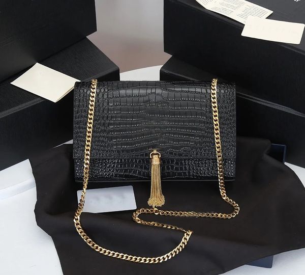 2023 fashion handbags shoulder luxurys designer bags metal chain gold silver women handbag genuine leather bag flip cover diagonal messenger, Black;red
2023 fashion handbags shoulder luxurys designer bags metal chain gold silver women handbag genuine leather bag flip cover diagonal messenger, Black;red