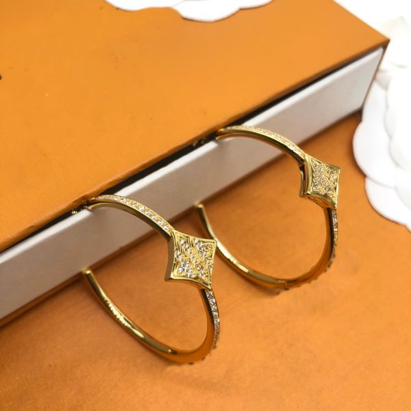 3 color designer luxury fashion letter v 18k gold hoop earrings lady women party ear studs wedding lovers gift engagement jewelry hlve3 --23, Golden;silver
3 color designer luxury fashion letter v 18k gold hoop earrings lady women party ear studs wedding lovers gift engagement jewelry hlve3 --23, Golden;silver