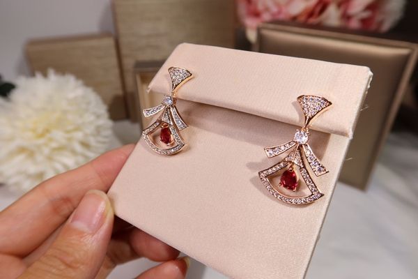 luxury charm earrings magnificent inspirations brand designer s925 sterling silver red zircon crystal double layer fan charm for women jewel, Golden
luxury charm earrings magnificent inspirations brand designer s925 sterling silver red zircon crystal double layer fan charm for women jewel, Golden