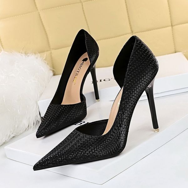 fashion nightclub slim heels high heels shallow mouth pointy snake pattern high heels single shoe size 34-43, Black
fashion nightclub slim heels high heels shallow mouth pointy snake pattern high heels single shoe size 34-43, Black