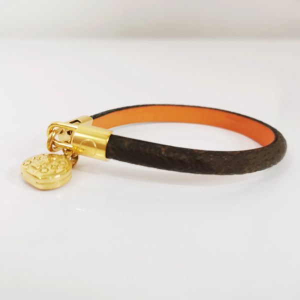 bracelet designer for women designer bracelet luxury high fashion leather bracelet hanging 18k gold plated titanium charm bracelet for gift, Golden;silver
bracelet designer for women designer bracelet luxury high fashion leather bracelet hanging 18k gold plated titanium charm bracelet for gift, Golden;silver