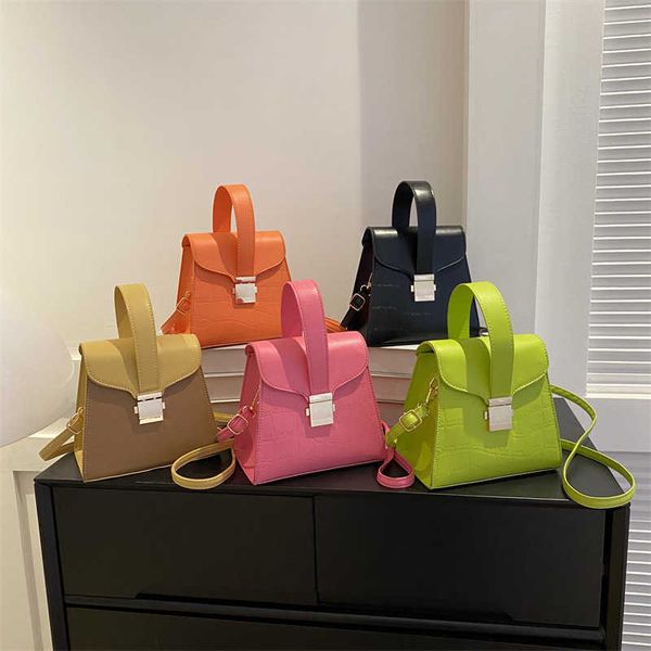 shoulder bags fashion bag pattern handbag new temperament girls' crossbody lock buckle small
shoulder bags fashion bag pattern handbag new temperament girls' crossbody lock buckle small