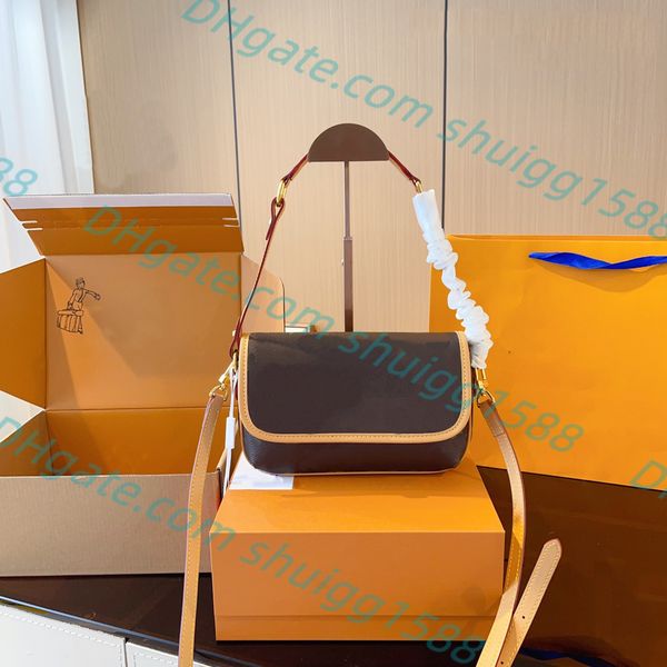 fashionable designer women's shoulder bags printed bags luxury crossbody bags casual old flower hand bags portable buckle leather bags
fashionable designer women's shoulder bags printed bags luxury crossbody bags casual old flower hand bags portable buckle leather bags