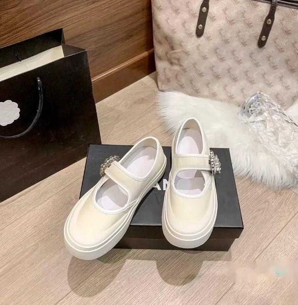 casual shoes platform sneakers womens travel fashion white black lace-up sneaker leather cloth gym flat bottom shoe designer size 34-40
casual shoes platform sneakers womens travel fashion white black lace-up sneaker leather cloth gym flat bottom shoe designer size 34-40
