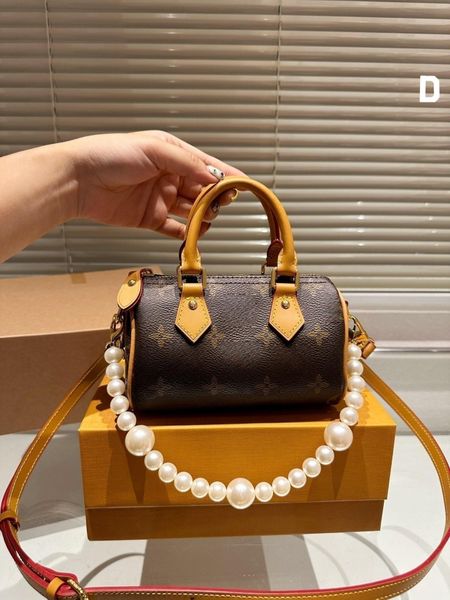 brand handbag, shoulder bag, crossbody bag, underarm bag, pillow bag, new product debut pearl hanging chain bag
brand handbag, shoulder bag, crossbody bag, underarm bag, pillow bag, new product debut pearl hanging chain bag