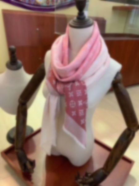 scarf designers cashmere high-end soft thick classic plaid printed men's and women's fashion suits scarves, Blue;gray
scarf designers cashmere high-end soft thick classic plaid printed men's and women's fashion suits scarves, Blue;gray