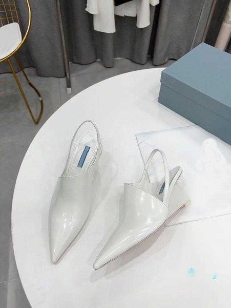latest fashion wear-resistant dress shoes pointed back trip buckle shoes women's high heels, Black
latest fashion wear-resistant dress shoes pointed back trip buckle shoes women's high heels, Black