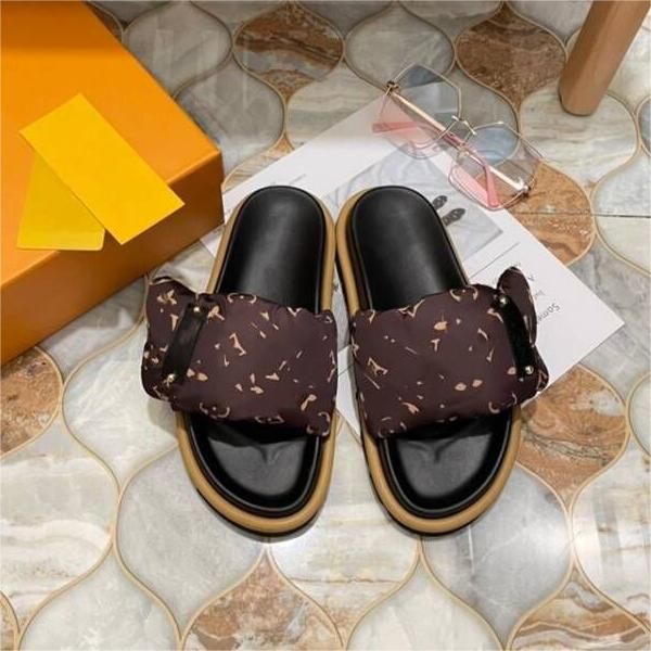 2023 designers slippers pool pillow mules women sandals luxury sunset flat comfort mules padded front strap slippers fashionable easy-to-wea, Black
2023 designers slippers pool pillow mules women sandals luxury sunset flat comfort mules padded front strap slippers fashionable easy-to-wea, Black