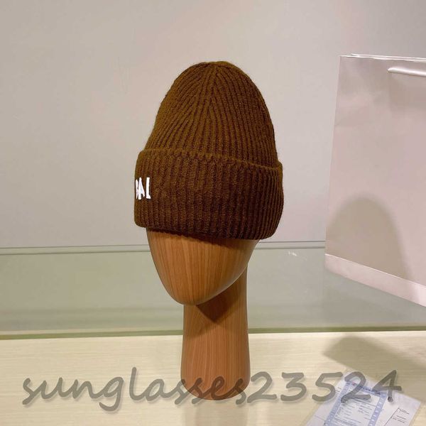bl dark brown fur cap classic b letter knitted hat, stylish and handsome, autumn and winter fashion items, designer hats, thick and warm, me, Blue;gray
bl dark brown fur cap classic b letter knitted hat, stylish and handsome, autumn and winter fashion items, designer hats, thick and warm, me, Blue;gray