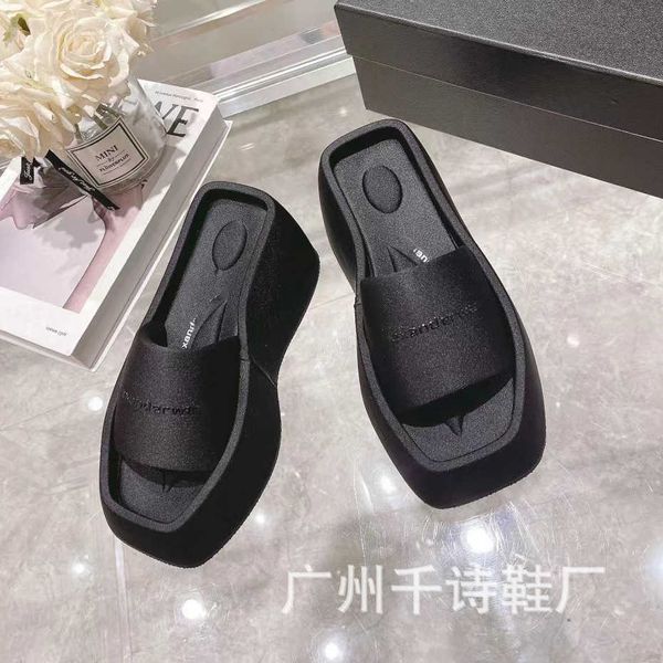shoes high version sponge cake slippers one line thick sole raised slimming waterproof platform sandals women, Black
shoes high version sponge cake slippers one line thick sole raised slimming waterproof platform sandals women, Black
